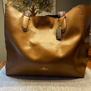 NWT Coach Derby tote in color light saddle